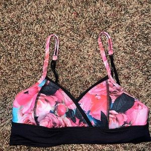 Lululemon sports bra